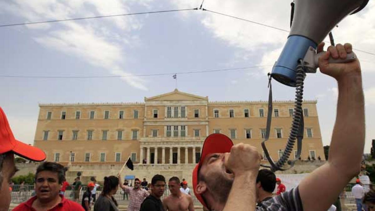 Raport oficial: Grecia nu se poate salva fără un nou împrumut de la Comisia Europeană.