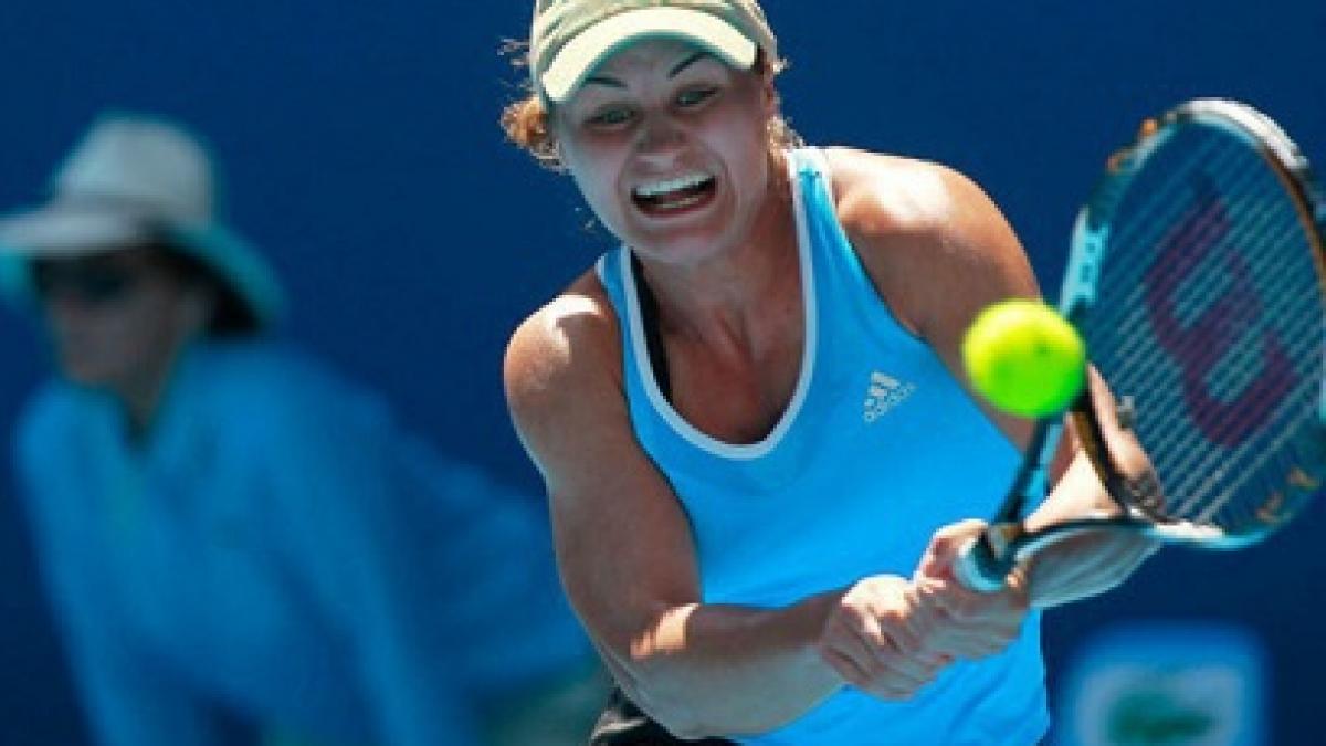 Monica Niculescu s-a calificat în sferturi la Nottingham.