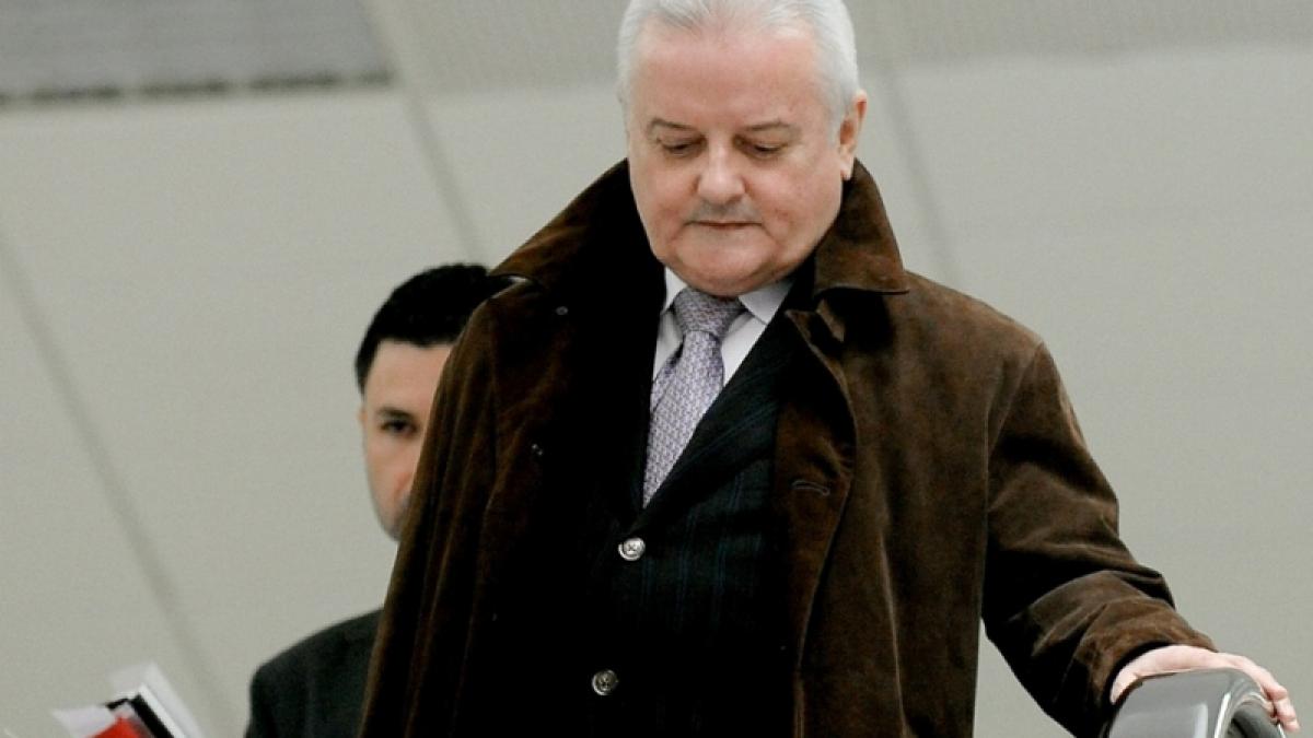 Monica în avion, Irinel în autobuz.