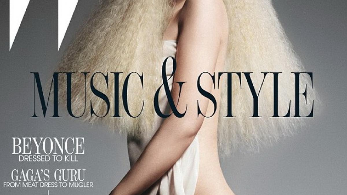 Christina Aguilera se dezbracă pentru revista W.