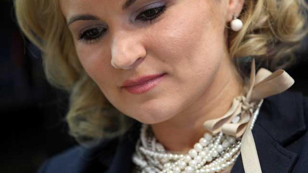 Andreea Vass îşi "toarnă" mama la ANI. Vezi ce a scris.