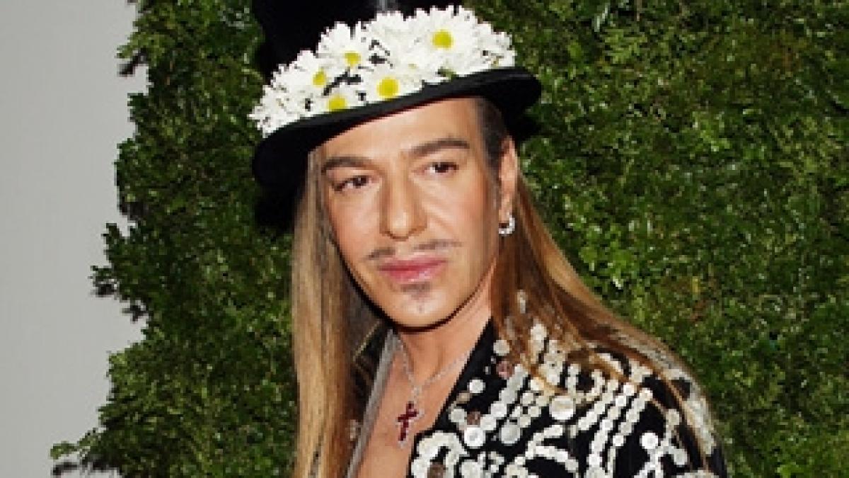 John Galliano, dependent de alcool, valium şi somnifere.