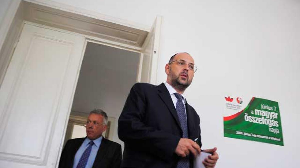 UDMR il blocheaza pe Basescu: cere referendumuri locale pentru reorganizare.