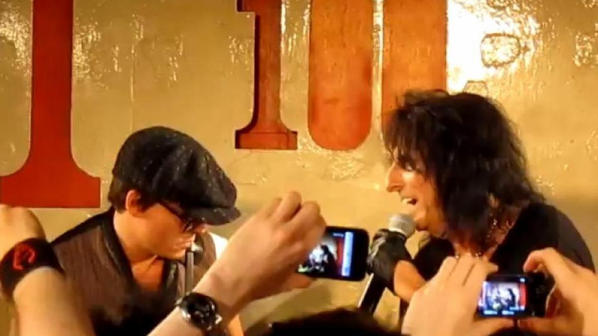 Johnny Depp a cântat pe scenă cu Alice Cooper (Video)