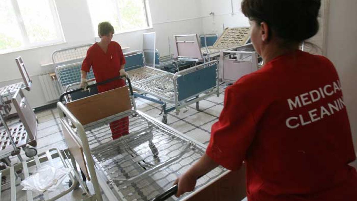 Doctorul FMI ne bagă-n groapă după reţeta Boc