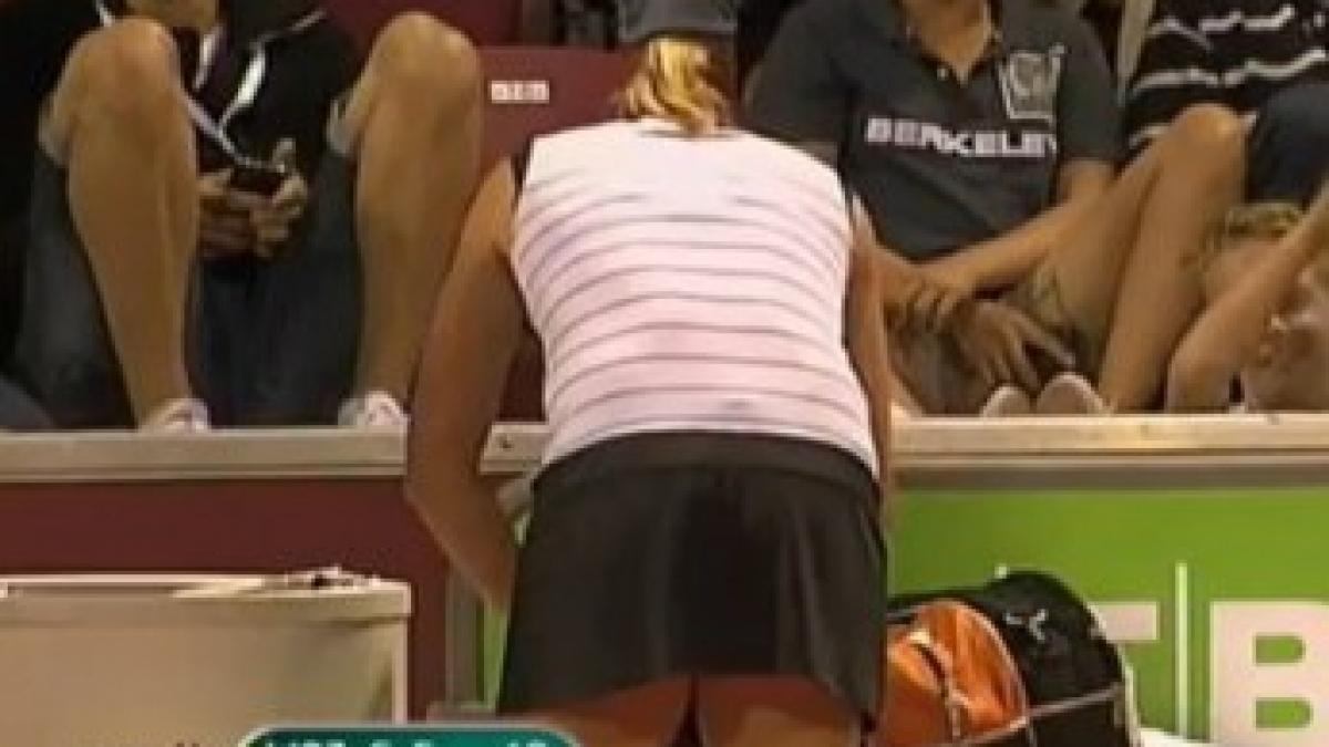 Meci de tenis întrerupt de telefonul mobil al unei jucătoare