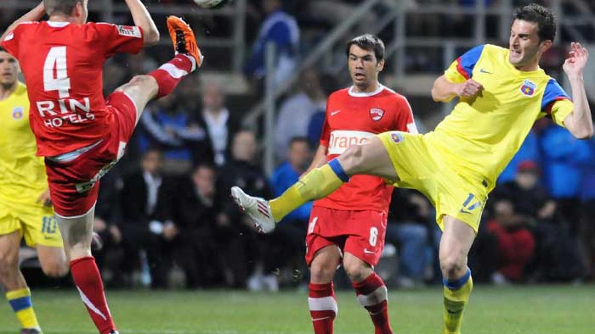 Steaua schimbă atacanţii