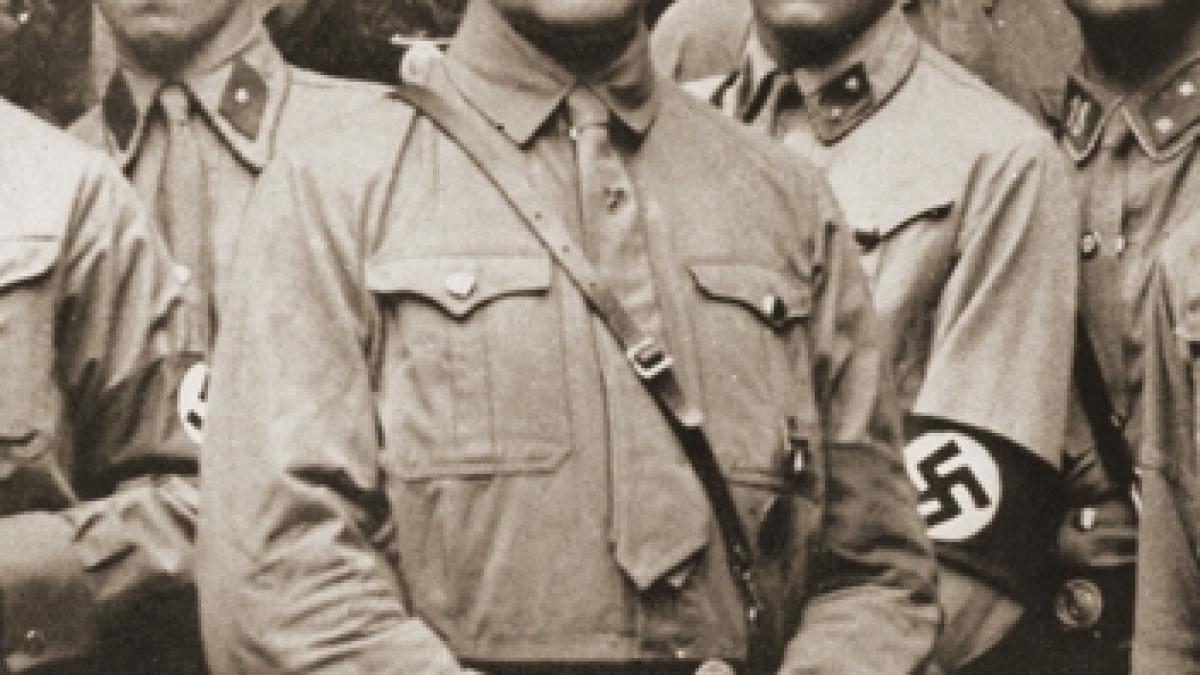 Adolf Hitler îşi motiva soldaţii cu păpuşi gonflabile