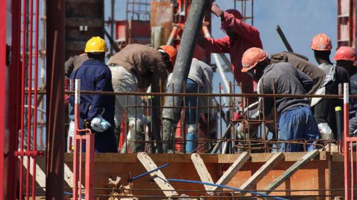 Spania urmează să restricţioneze piaţa muncii pentru români