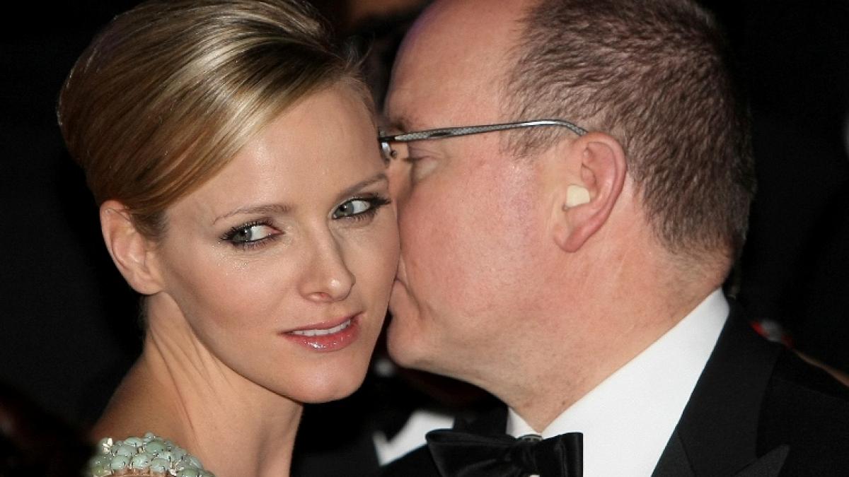 Albert şi Charlene de Monaco, indignaţi din cauza zvonurilor preluate de presa internaţională