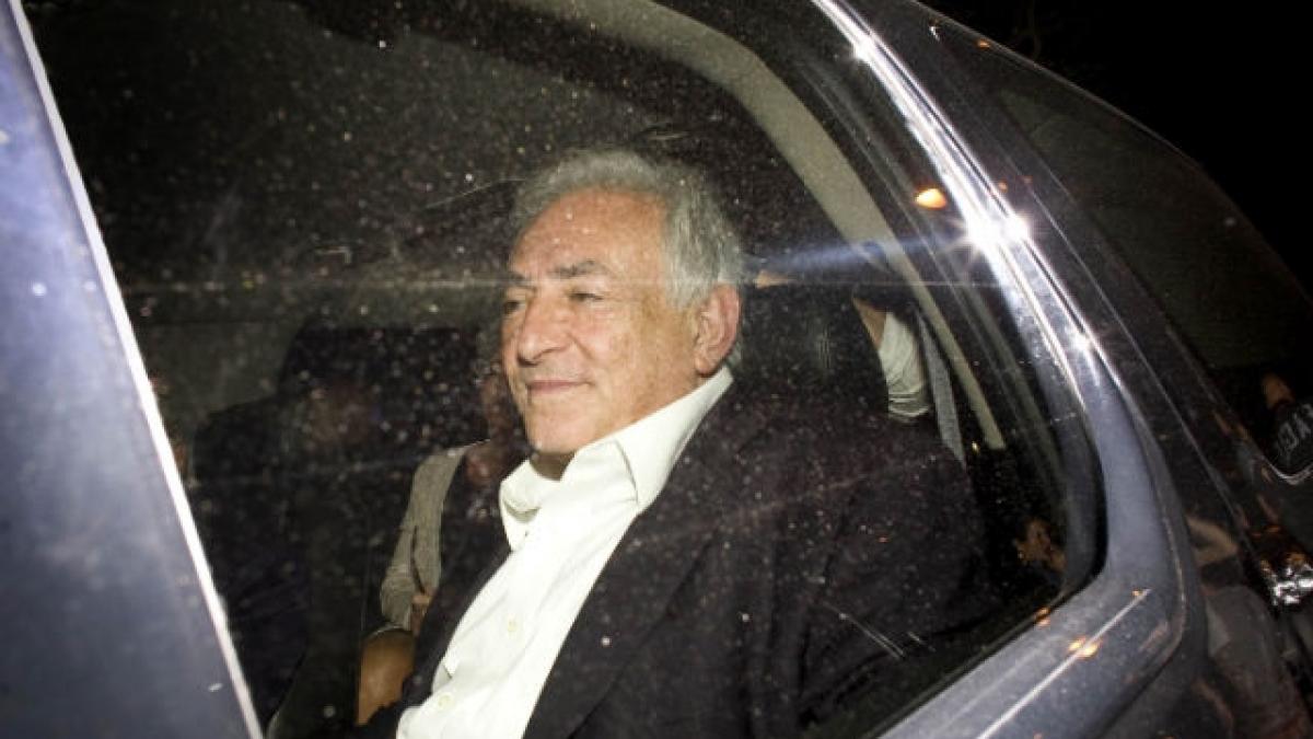 Camerista despre DSK: „Un bărbat nebun, dezbrăcat şi cu părul cărunt m-a luat de piept”