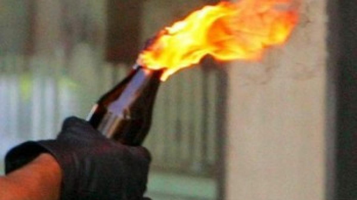 Casa unui martor în dosarul Cordunenilor, atacată cu sticle incendiare!