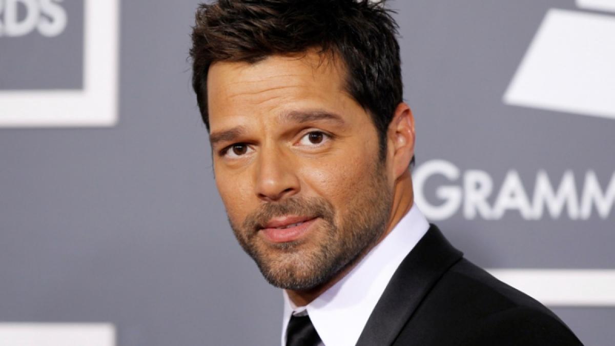 Ricky Martin este imaginea unei mărci de... ruj