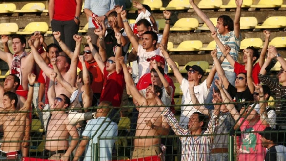 “Câinii” vor avea 500 de suporteri în Croaţia