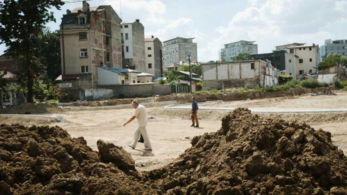 ONG-ul mic blochează primăria mare