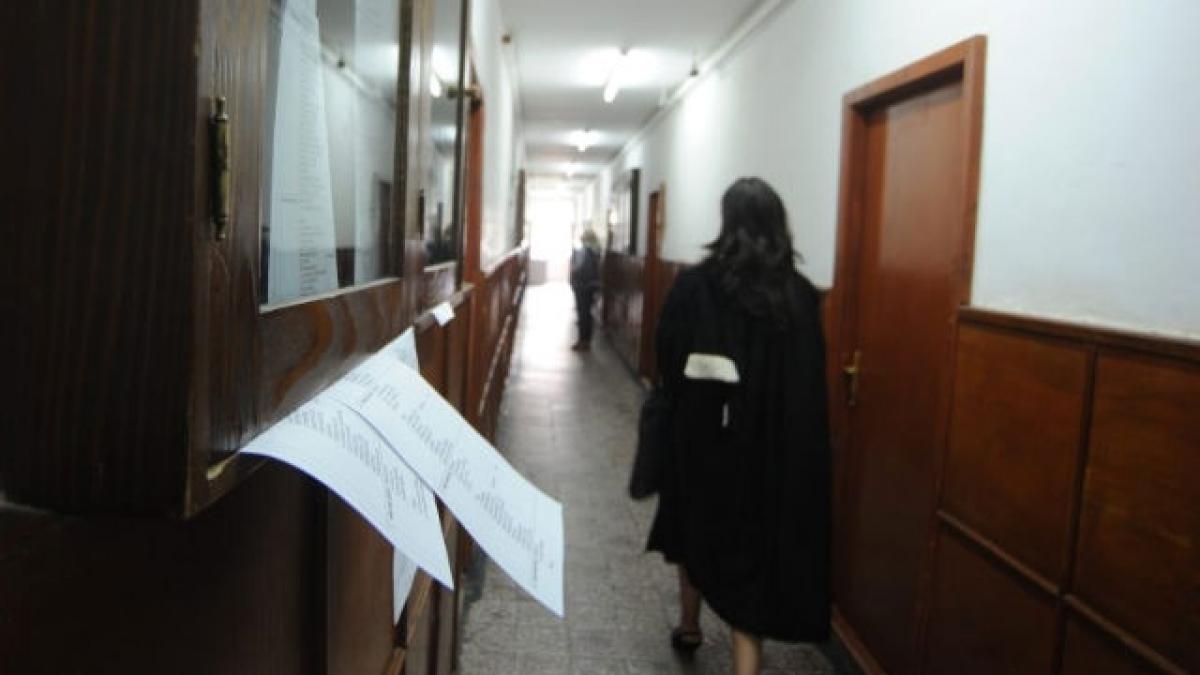 Ciocnirea civilizaţiilor, în România: locul în care miliardarii şi ţăranii împart aceeaşi sală de şedinţe