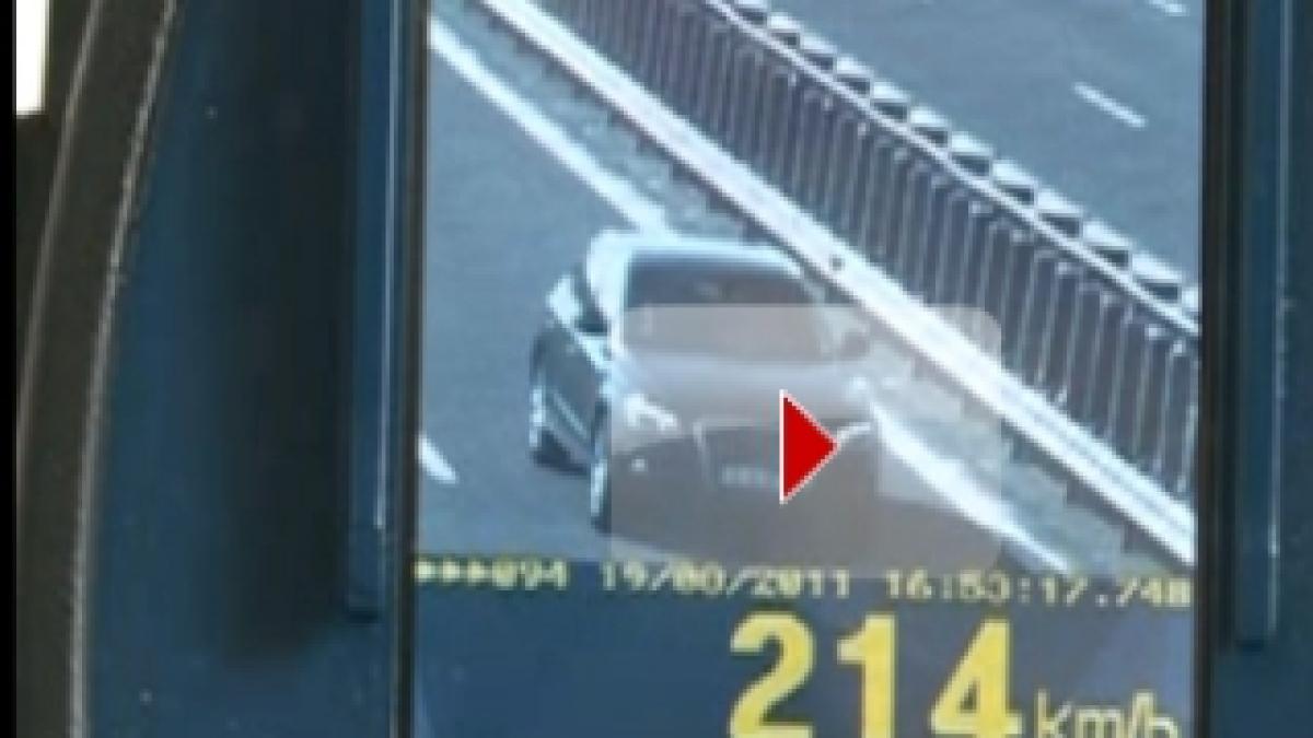 Inconştienţă crasă: a gonit cu 214 kilometri la ora pe A2 cu copiii în maşină (VIDEO)