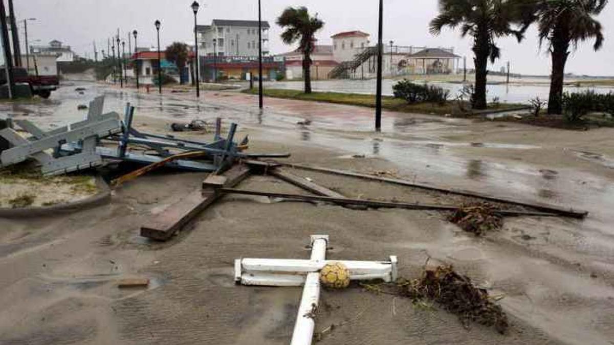 După ce a măturat opt state americane, furtuna tropicală Irene a ajuns pe coastele Canadei