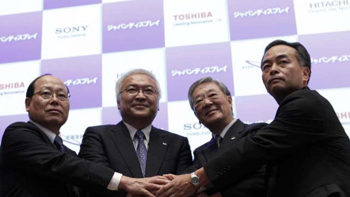 Alianţă istorică în Japonia: Sony, Toshiba şi Hitachi luptă pentru acapararea pieţei de ecrane  pentru smartphone-uri şi tablete PC