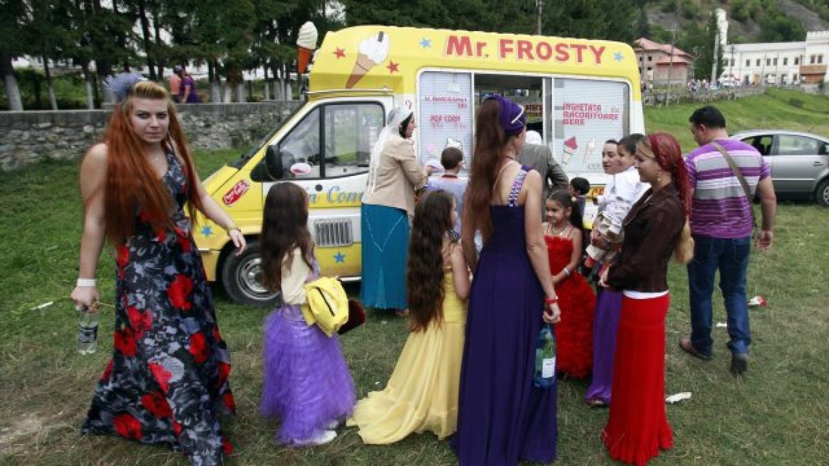 Ziua Naţională a Romilor la Costeşti. Galerie foto