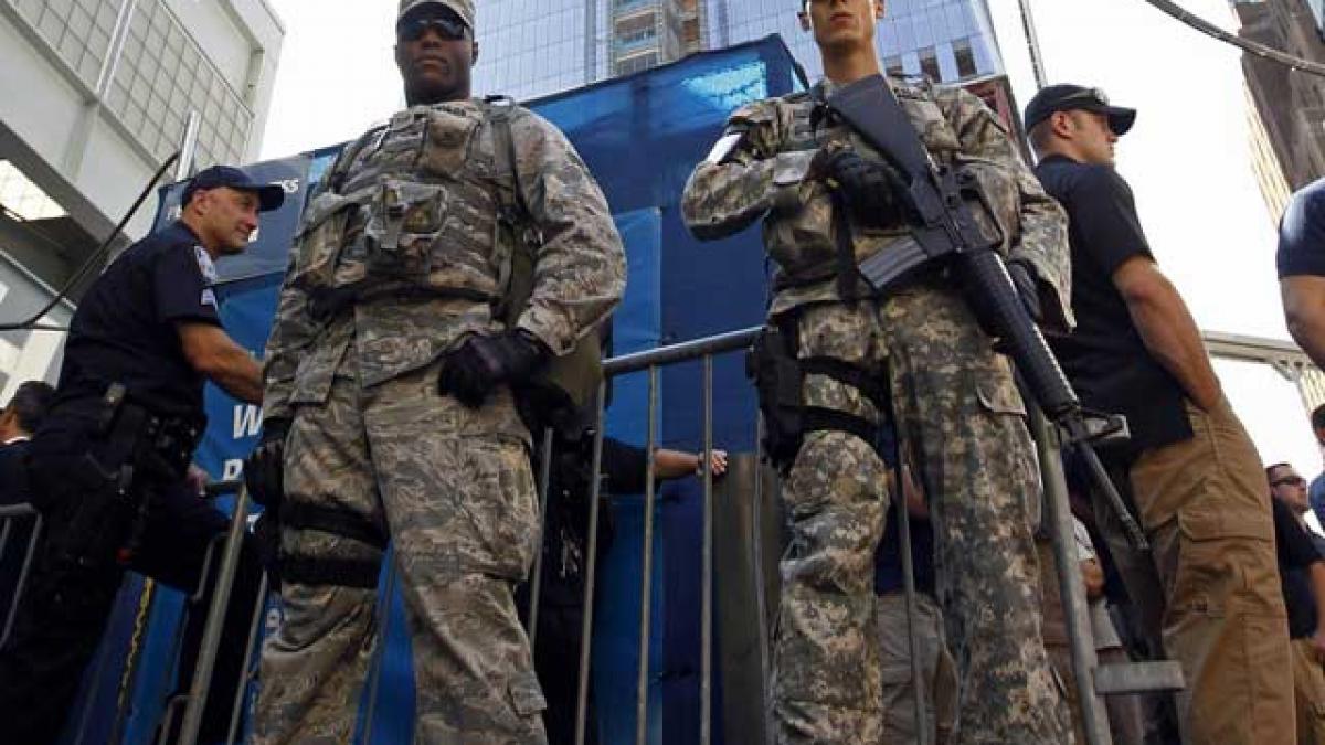 New York,  oraşul cu propria armată. Tancuri, un submarin şi poliţişti "gata să-şi dea oricând viaţa pentru cauză"