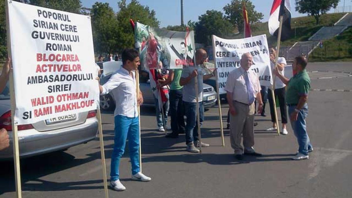 Sirienii protestează la Timişoara împotriva atrocităţilor regimului Assad