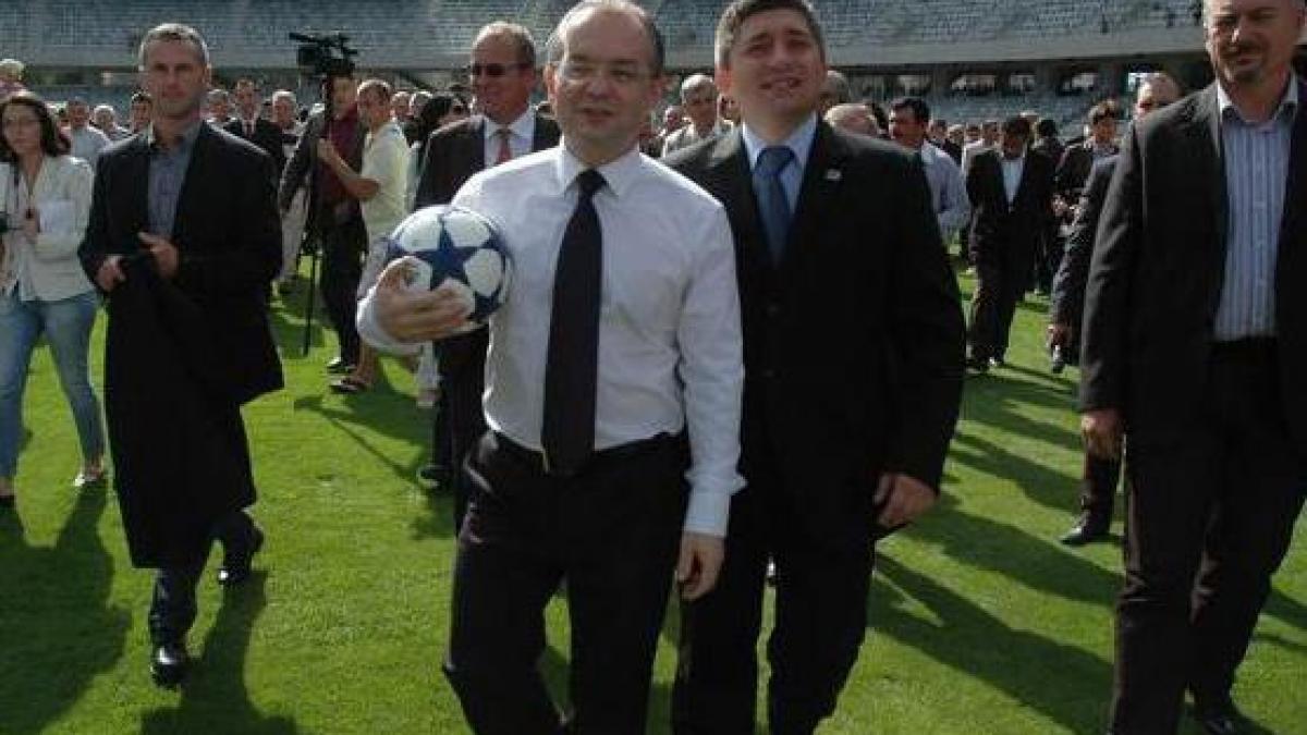Boc, la inaugurarea Cluj Arena: Aici gazonul e mai bun, iar Imnul naţional se cântă corect