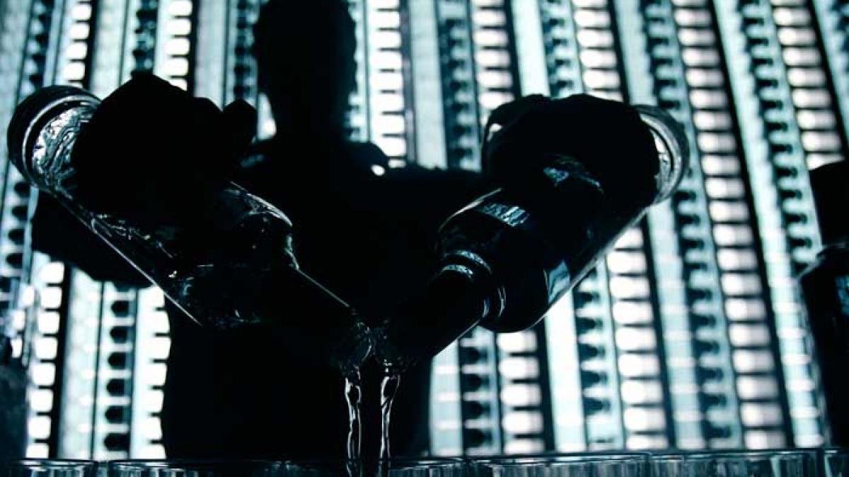 Cursul leu/euro de azi, bucuria bugetului de anul viitor. Cu cât s-ar putea scumpi benzina, energia electrică, ţigările şi băuturile