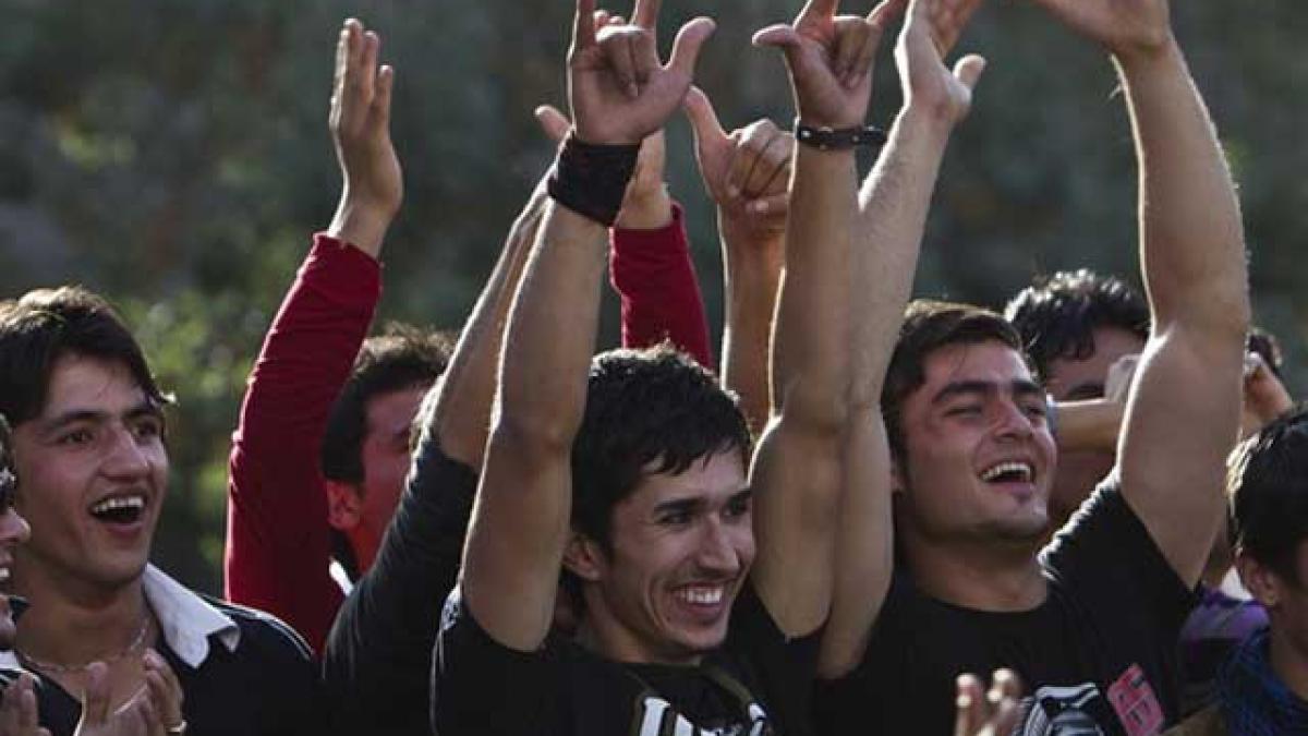 Concert rock în Afganistan! Vezi cât de rebeli sunt spectatorii şi cum e sound-ul unei trupe afgane (VIDEO)