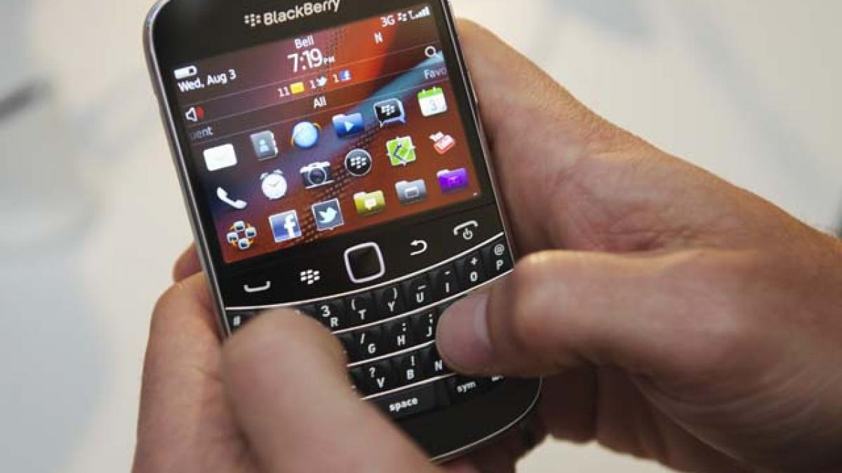 Milioane de utilizatori de BlackBerry nu mai pot trimite emailuri sau mesaje BBM