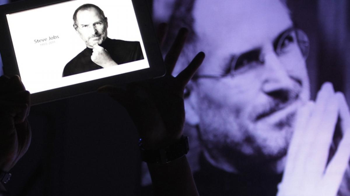 Steve Jobs a avut ocazia să se salveze, dar a refuzat operaţia. Biografia uimitoare a fostului boss Apple