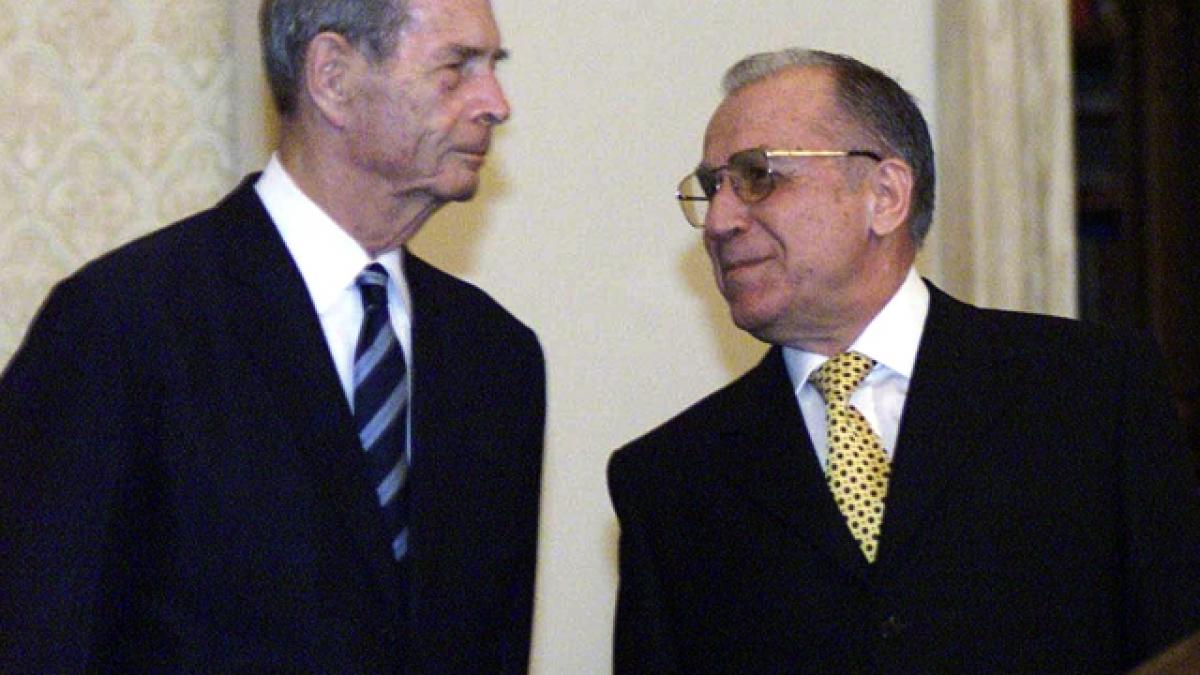 Ion Iliescu îi urează "La Mulţi Ani" Regelui Mihai I şi îl felicită pentru "'actul curajos de la 23 august 1944"