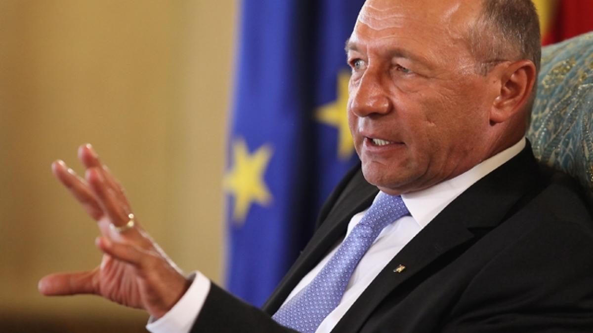 Băsescu cere austeritate fără pensii şi salarii tăiate