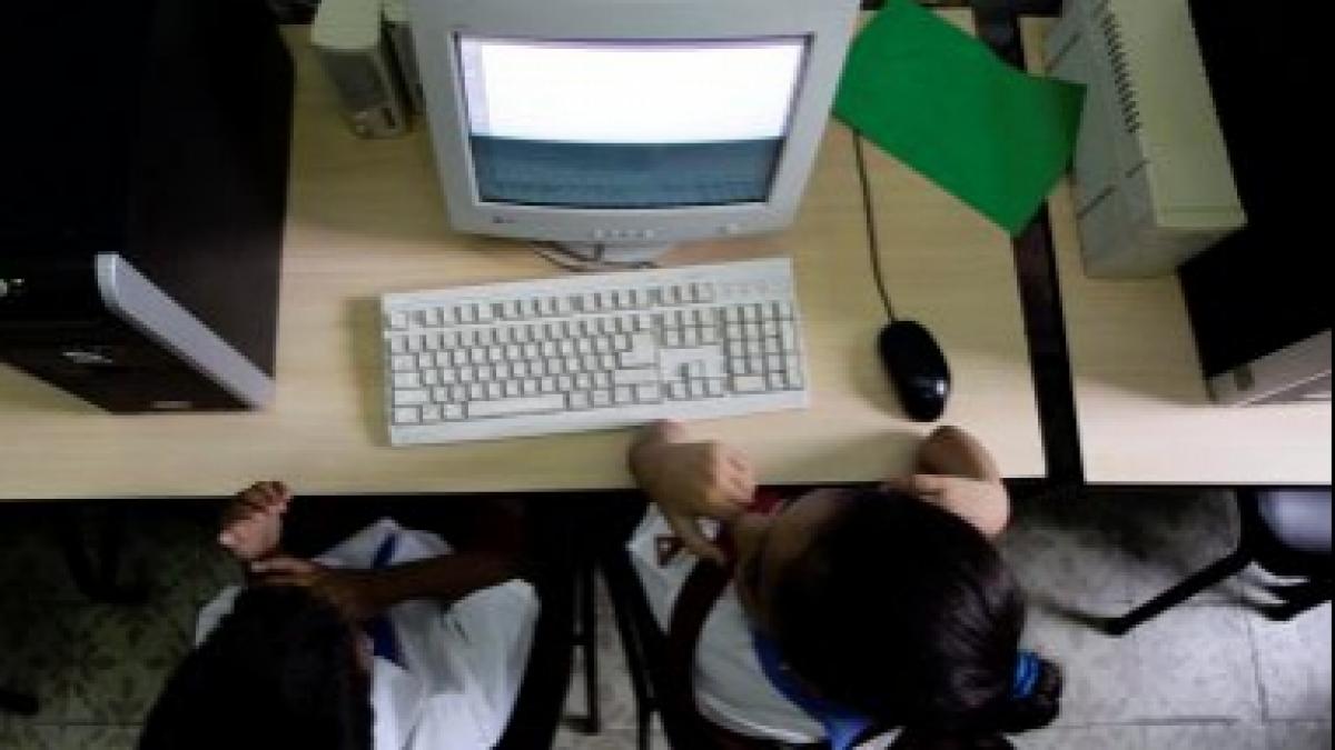 Românii habar n-au ce fac copiii lor pe Internet. Vezi recomandările specialiştilor