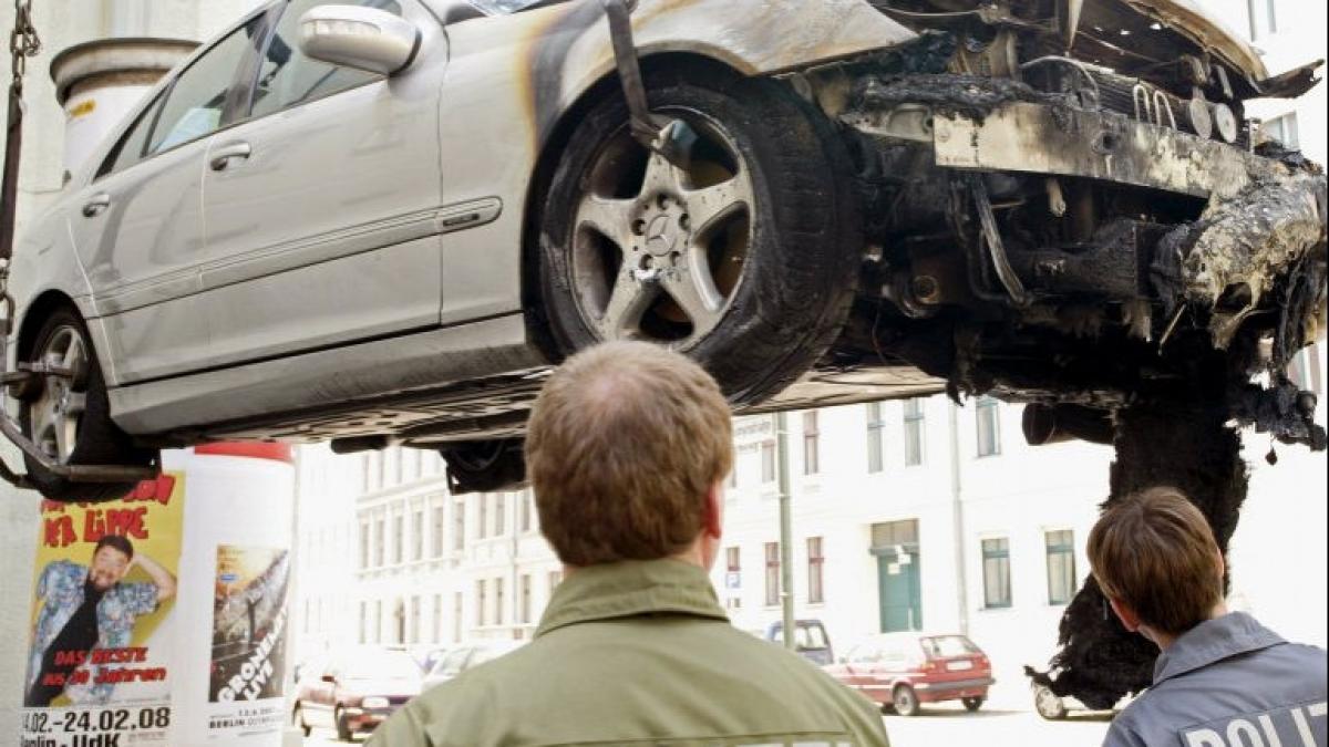 Un berlinez a incendiat 67 de automobile de lux din invidie