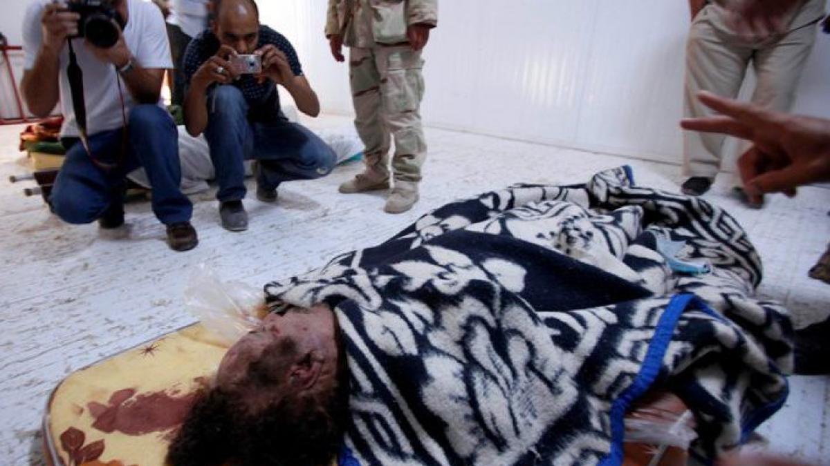 Muammar Gaddafi, înmormântat într-un loc secret din deşert