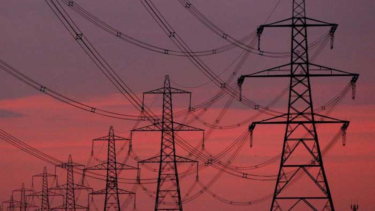 Cine are interes să plătim o energie mai scumpă