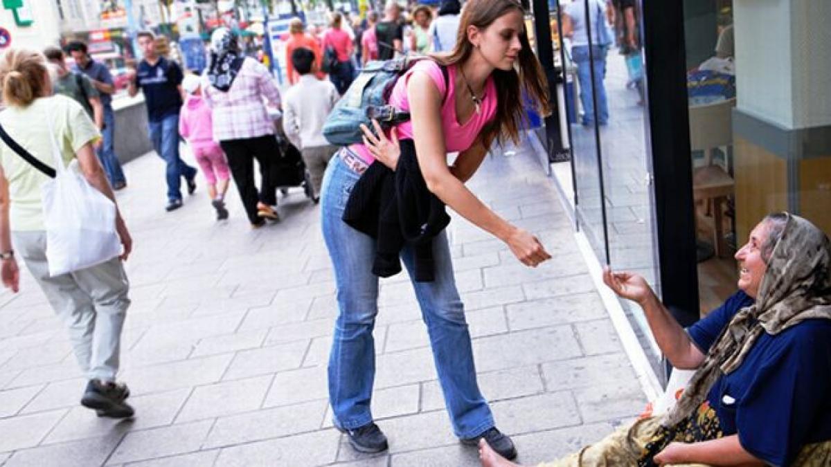 Austriecii se întreabă de ce majoritatea cerşetorilor sunt români