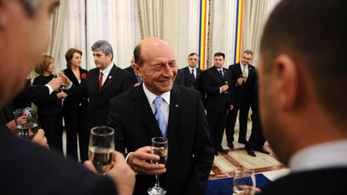 Băsescu petrece cu PDL la Vila Lac 1. Mâine, preşedintele împlineşte 60 de ani