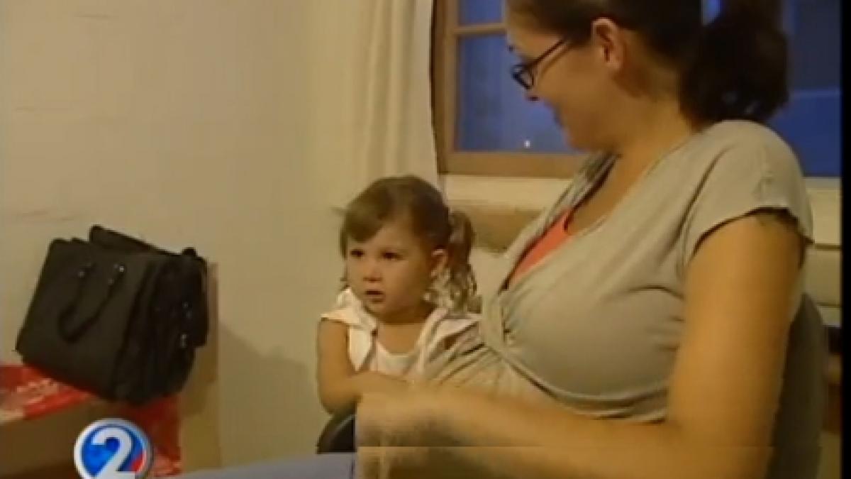 Mamă gravidă în 8 luni arestată şi copilul ei dus la orfelinat pentru că a uitat să plătească un sandwich (VIDEO)