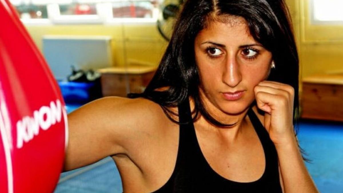 Rola El-Halabi, campioana mondială la box, a fost împuşcată în mâini şi picioare fiindcă avea o relaţie cu un bărbat însurat