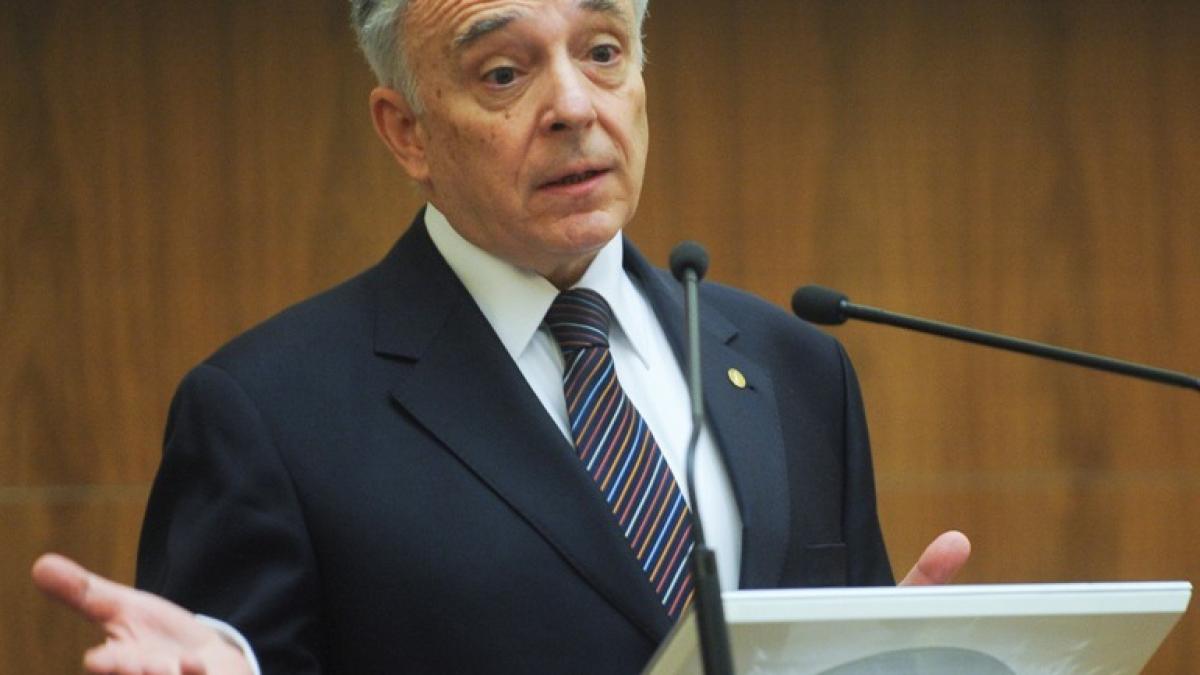 Isărescu: Inflaţia a scăzut mai mult decât am anticipat. Preţurile vor continua să scadă