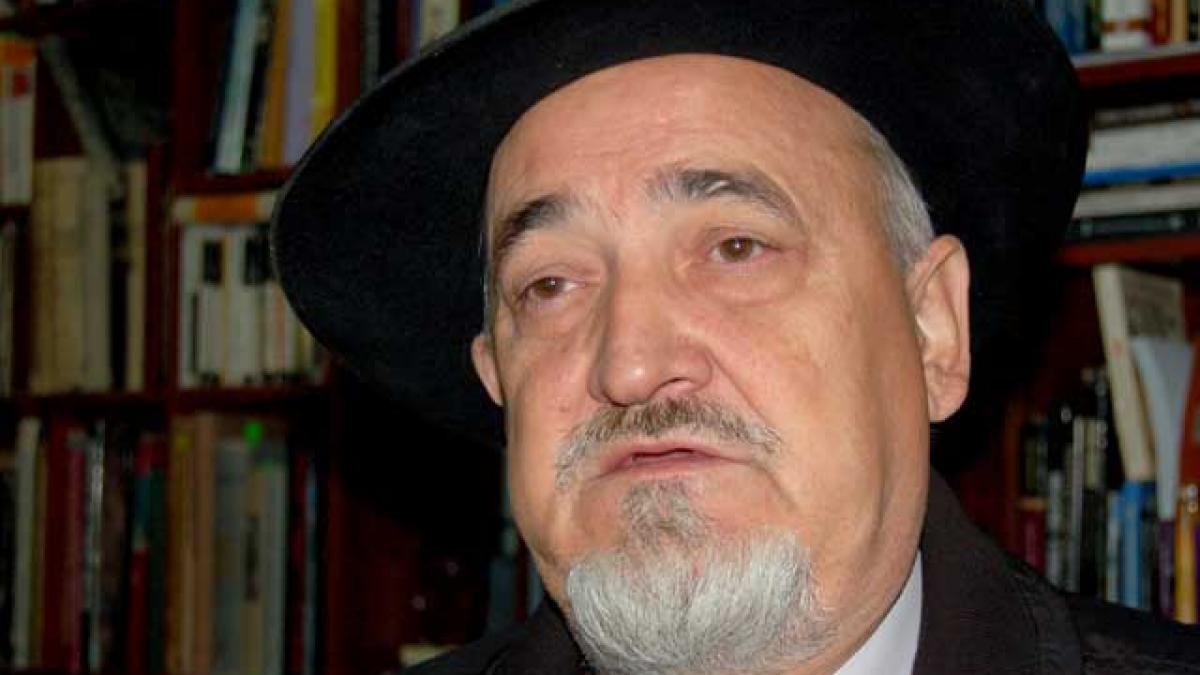 Ion Solcanu creşte găini şi plantează butaşi de vie