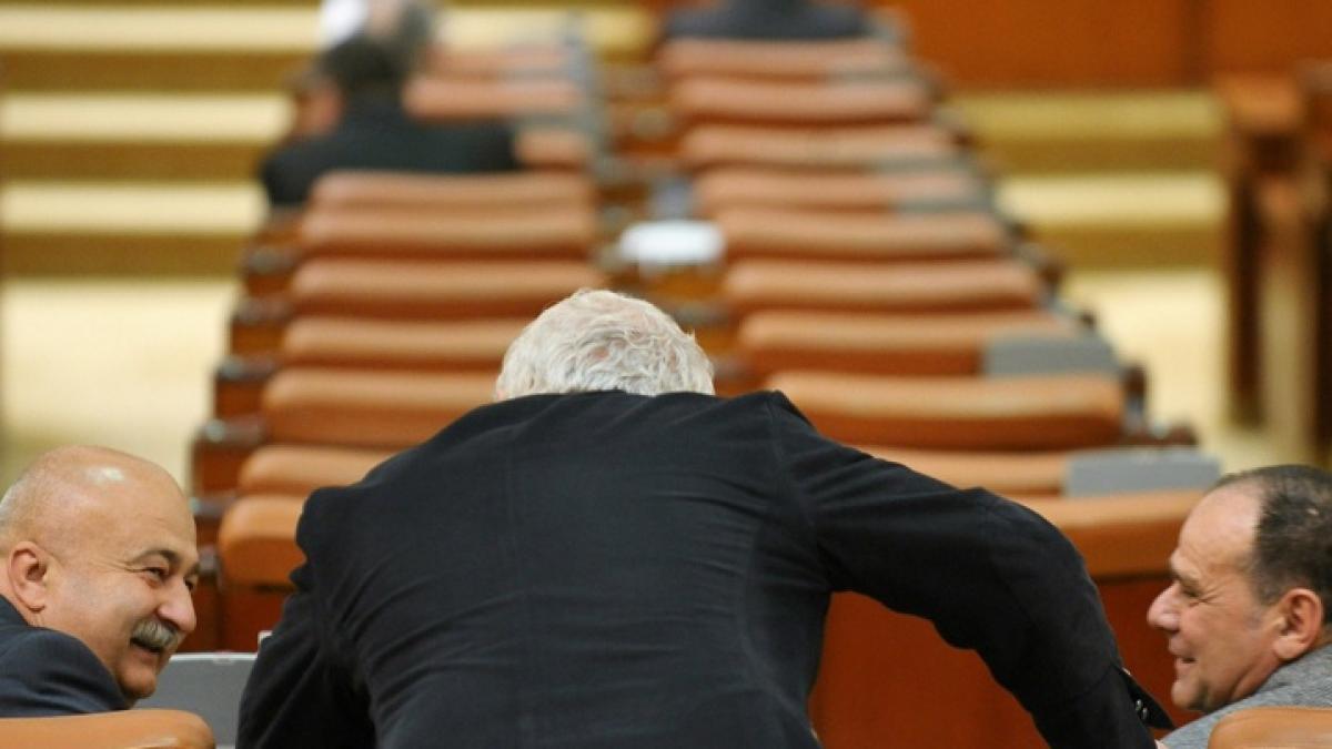 Legea asistenţei sociale, retrimisă la Comisia de muncă a Camerei