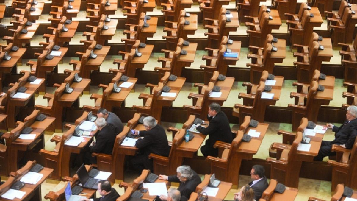 Opoziţia a părăsit Camera Deputaţilor, acuzând "manevre" ale Puterii la votul Legii Asistenţei Sociale