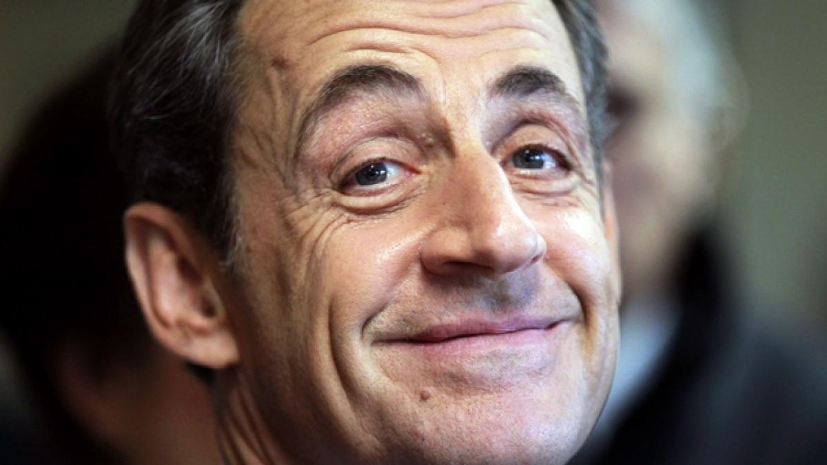 Tăticul Sarkozy: ”Dorm cu un ochi deschis”. Ce crede preşedintele despre biberon şi alăptare