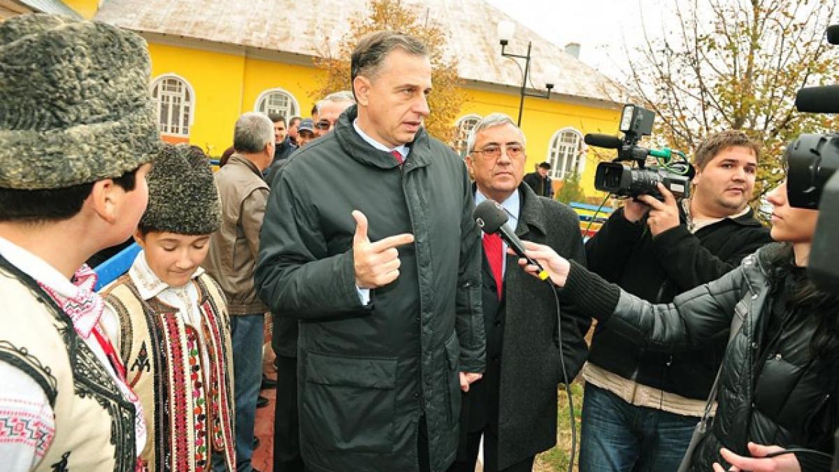 Geoana pregăteşte proclamaţia de la Dăbuleni. Conferinţă de presă, joi, în circumscripţia pepenilor