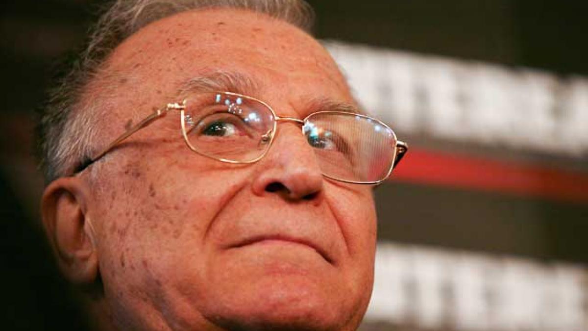 Ion Iliescu, internat la Spitalul Elias