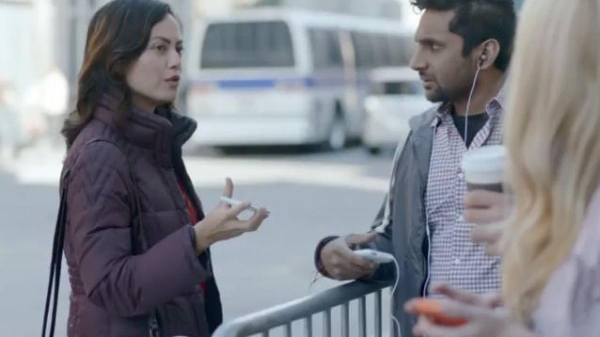 Samsung face mişto de Apple într-o reclamă la Galaxy S II (VIDEO)