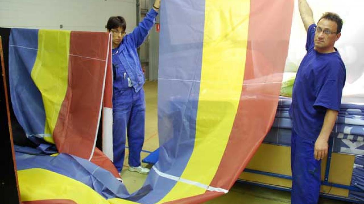 Tricolorul pentru 1 Decembrie e produs de belgieni